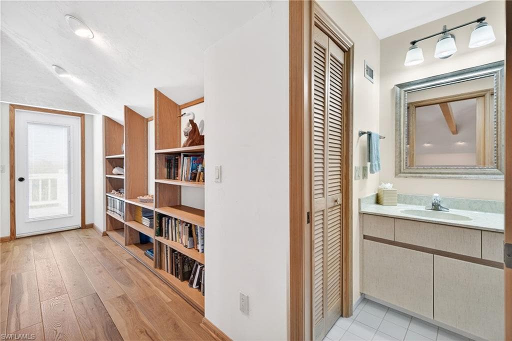 1422 Sanderling CIR-29