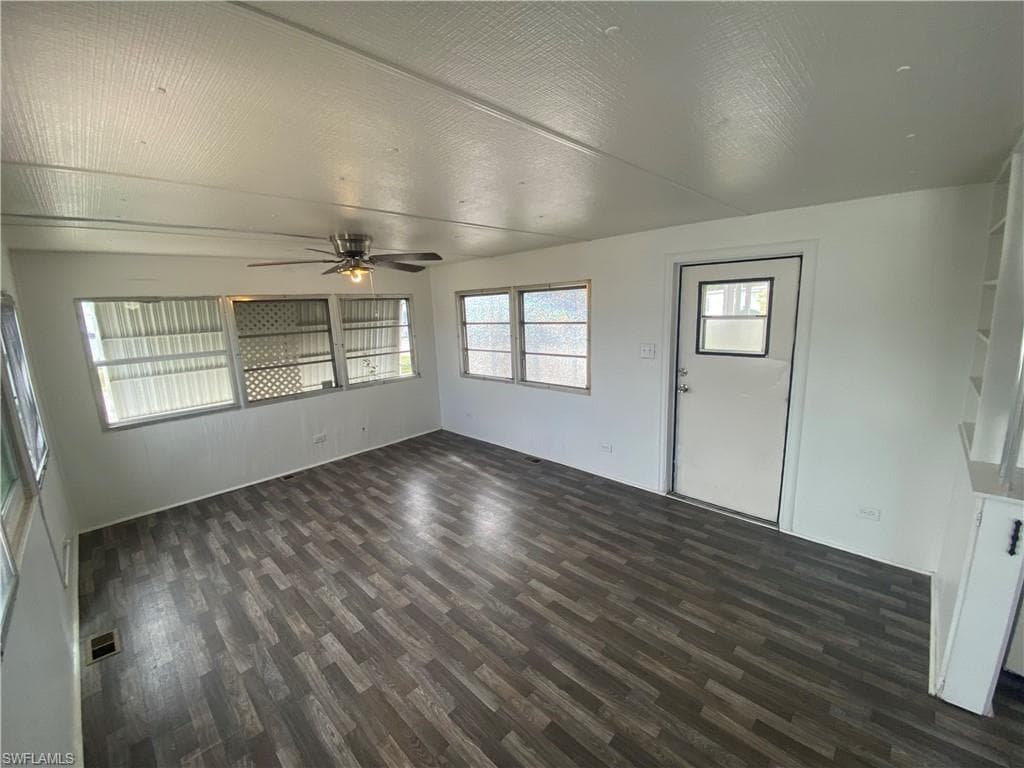139 Amber AVE, NORTH FORT MYERS FL 33917-3