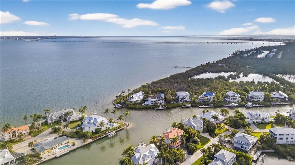 1480 Angel DR-49