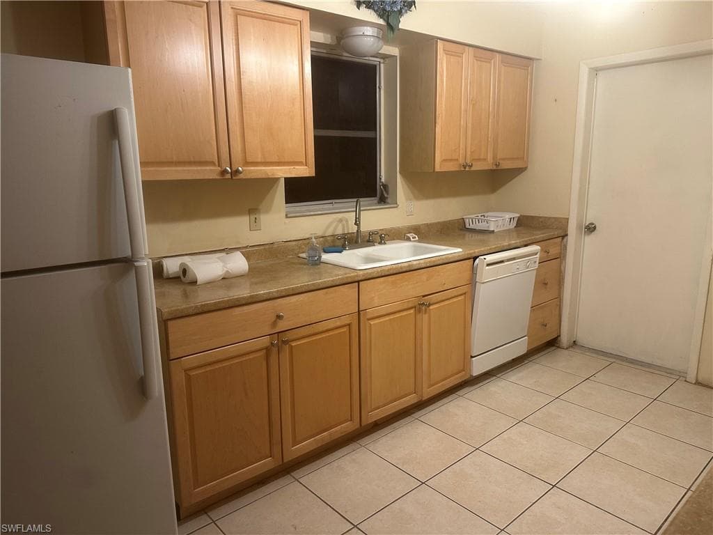 2300 Crystal DR, FORT MYERS FL 33907-3