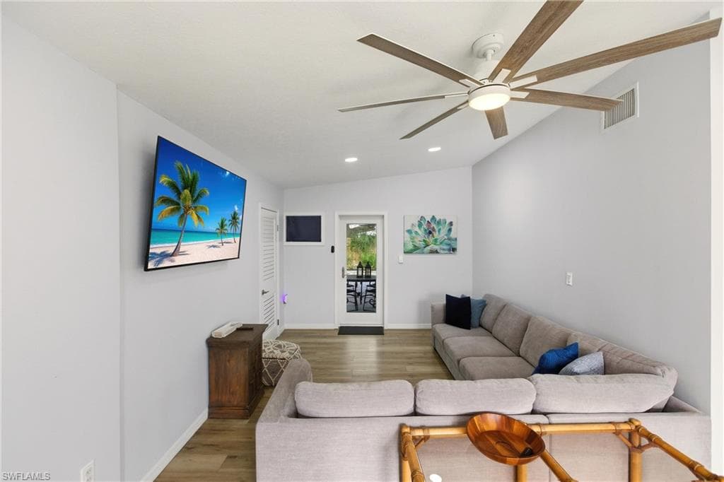 185 Hibiscus DR, FORT MYERS BEACH FL 33931-4