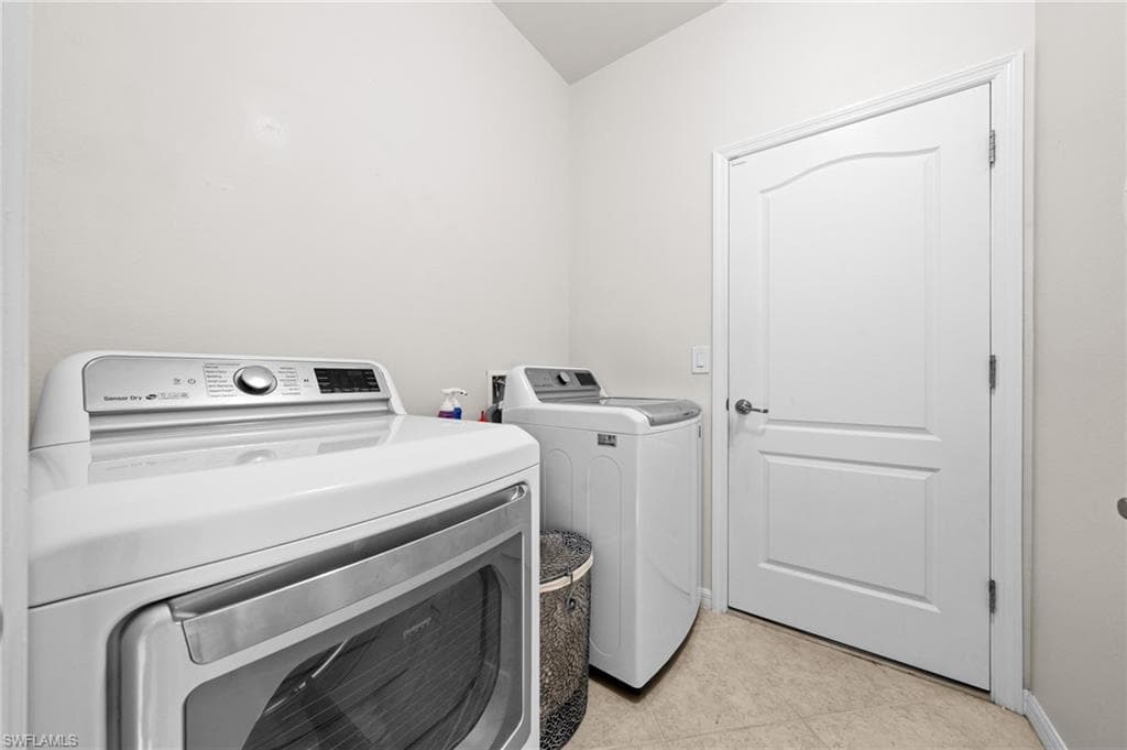 2728 Via Piazza LOOP, FORT MYERS FL 33905-19