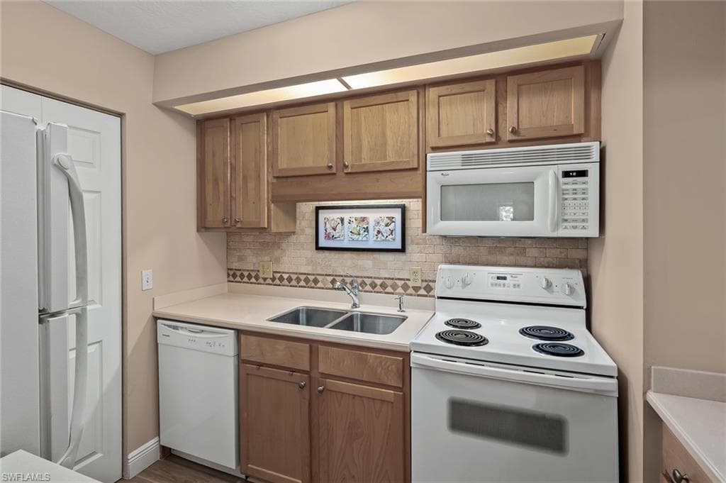 8121 S Woods CIR # 8, FORT MYERS FL 33919-8