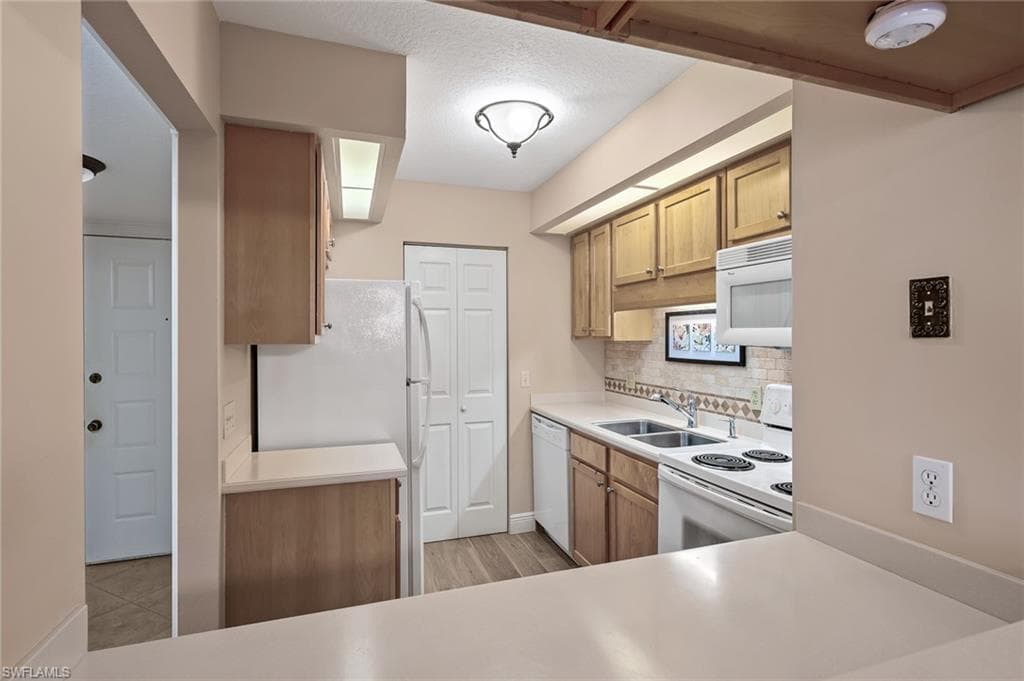 8121 S Woods CIR # 8, FORT MYERS FL 33919-9