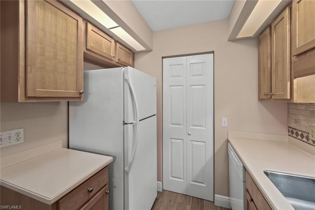 8121 S Woods CIR # 8, FORT MYERS FL 33919-10