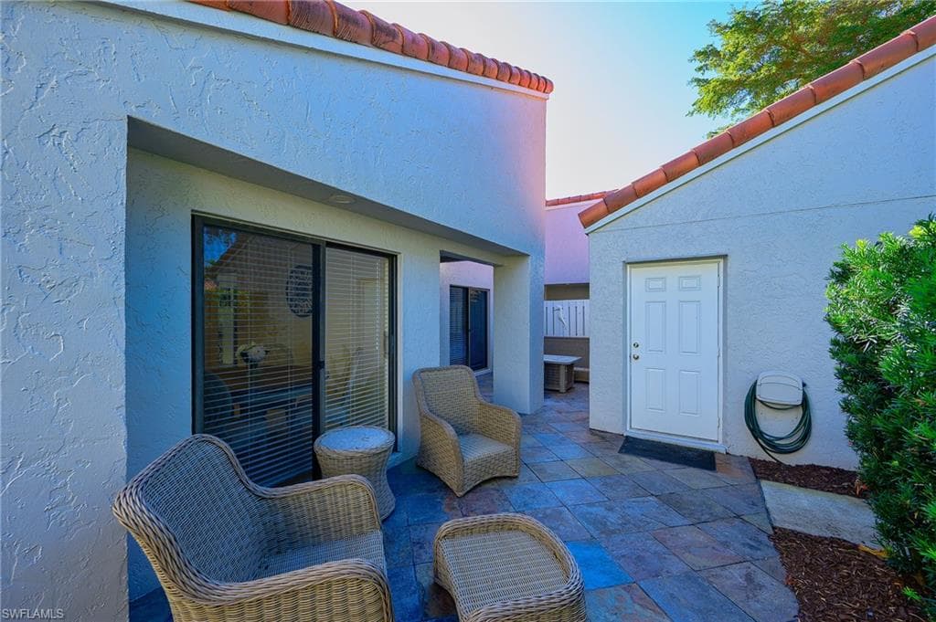 833 Reef Point CIR, NAPLES FL 34108-1