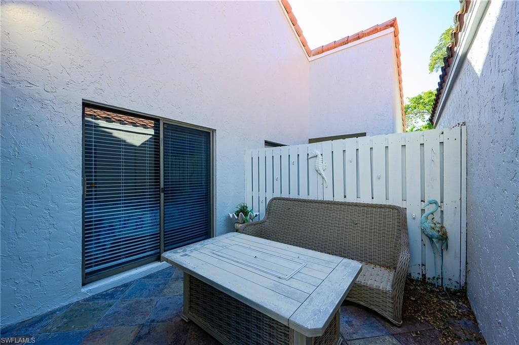 833 Reef Point CIR, NAPLES FL 34108-2