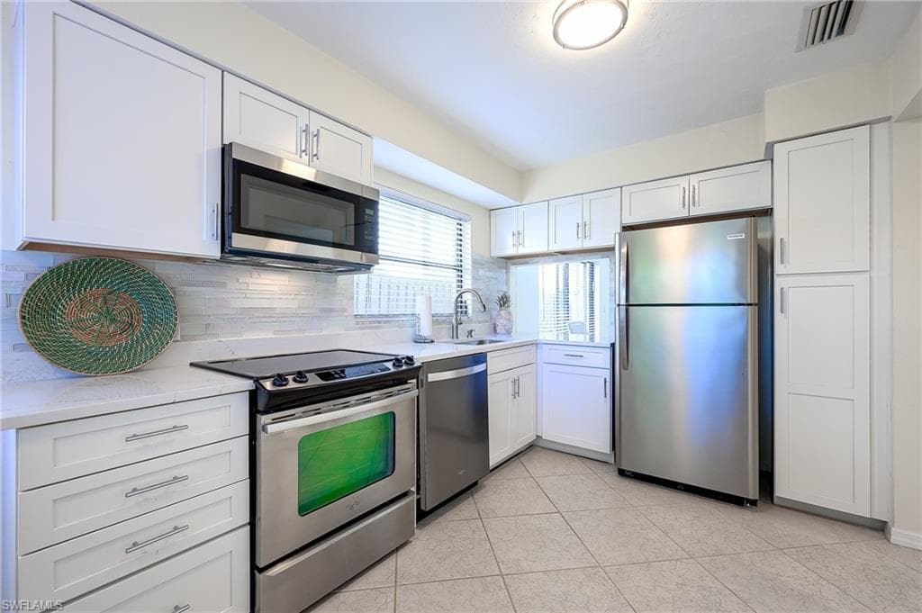 833 Reef Point CIR, NAPLES FL 34108-4