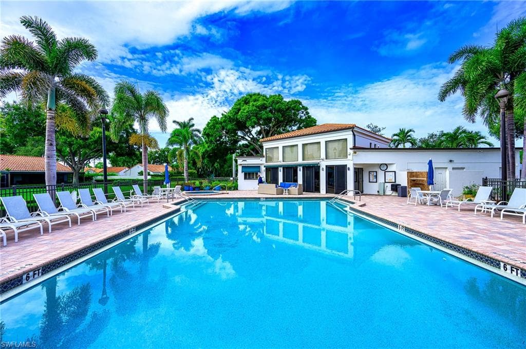 833 Reef Point CIR, NAPLES FL 34108-32