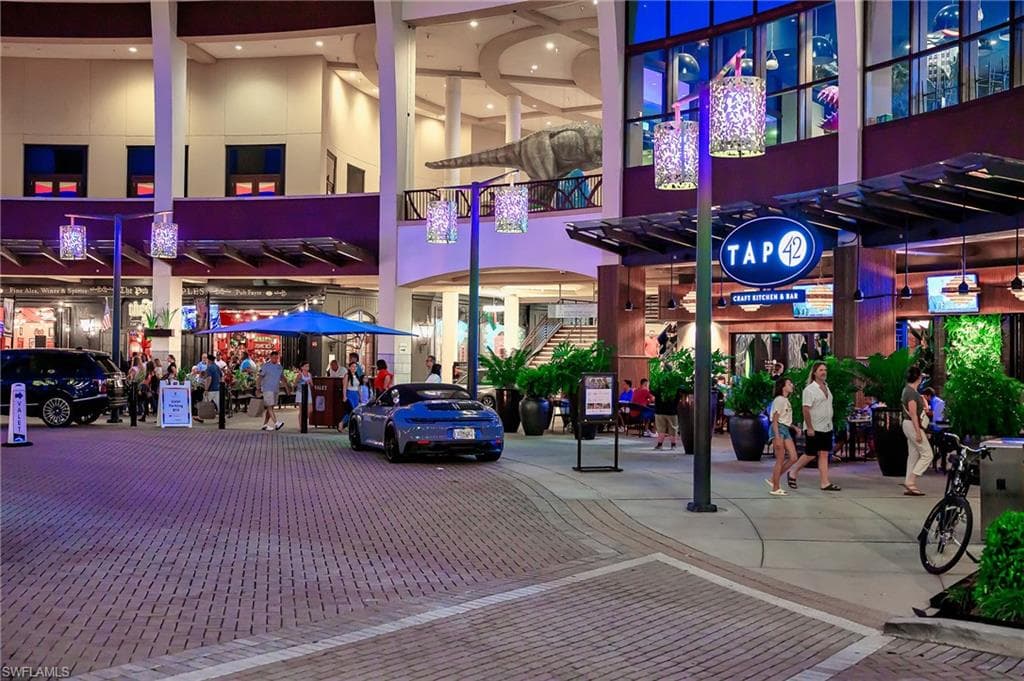 833 Reef Point CIR, NAPLES FL 34108-40