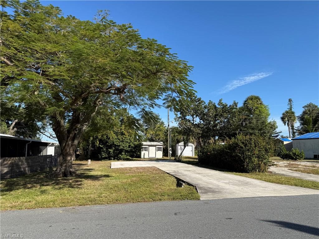12060 Live Oak DR, FORT MYERS FL 33908-1
