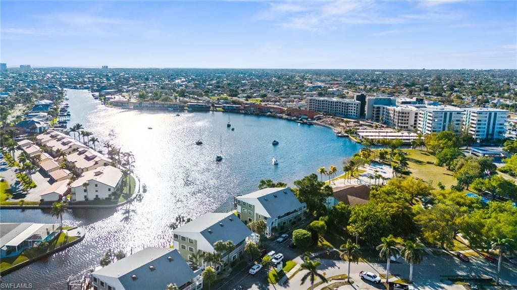 610 Victoria DR # 101C, CAPE CORAL FL 33904-32