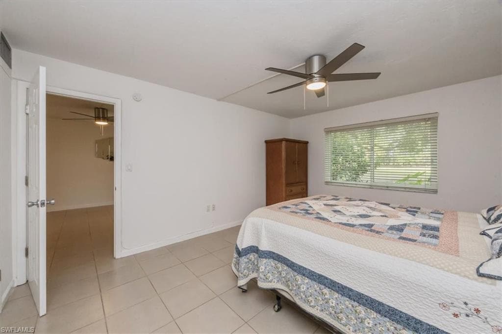 499 Forest Lakes BLVD # 110, NAPLES FL 34105-25