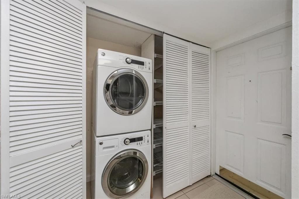 499 Forest Lakes BLVD # 110, NAPLES FL 34105-24