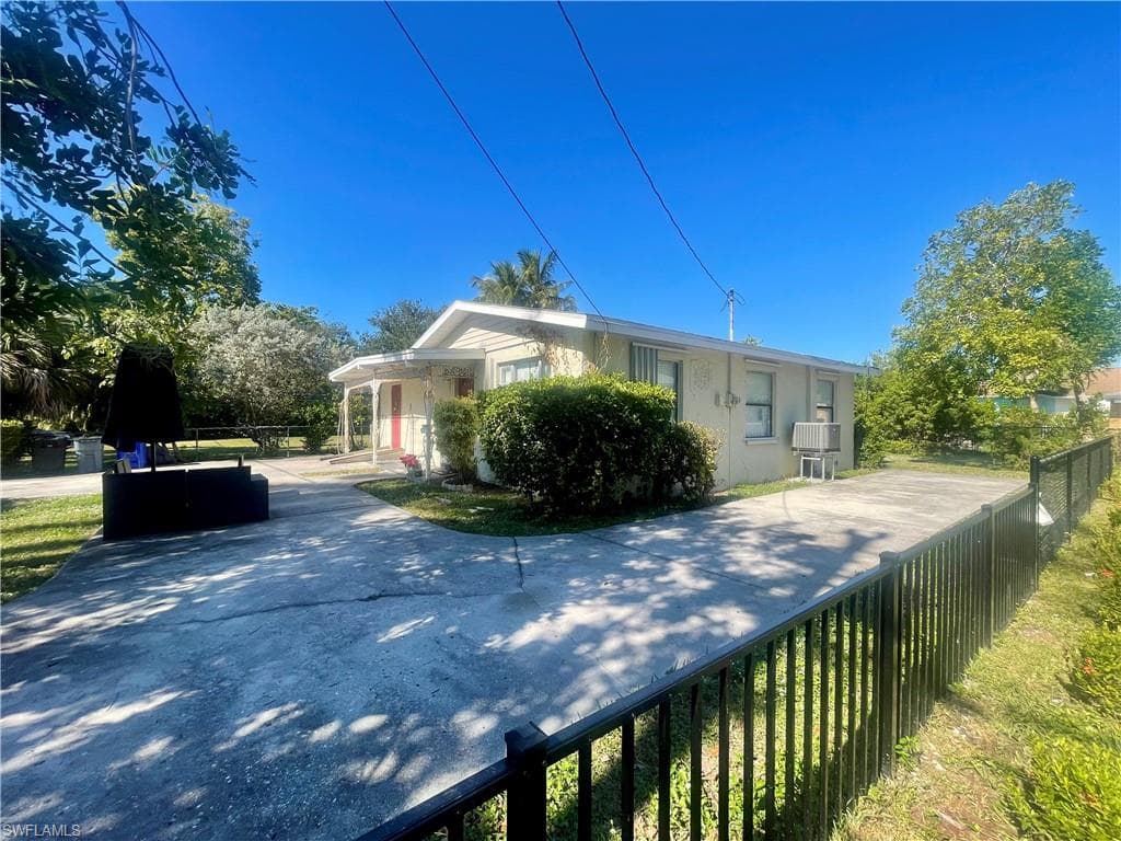 1339 5th AVE N, NAPLES FL 34102-1