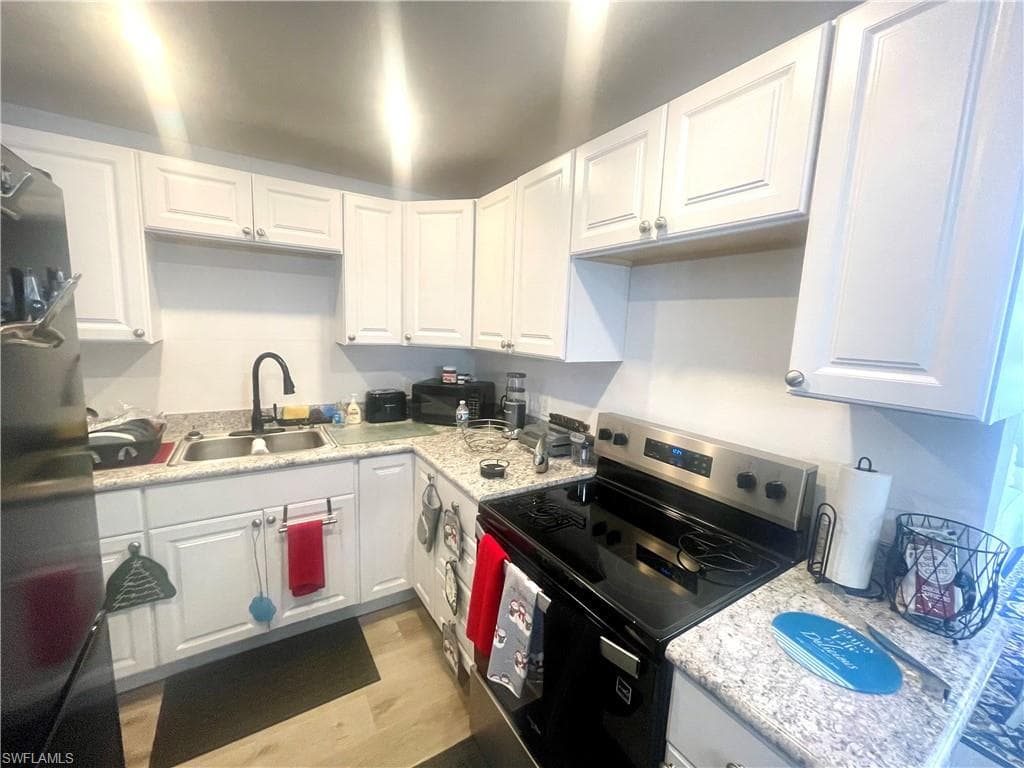 1339 5th AVE N, NAPLES FL 34102-5