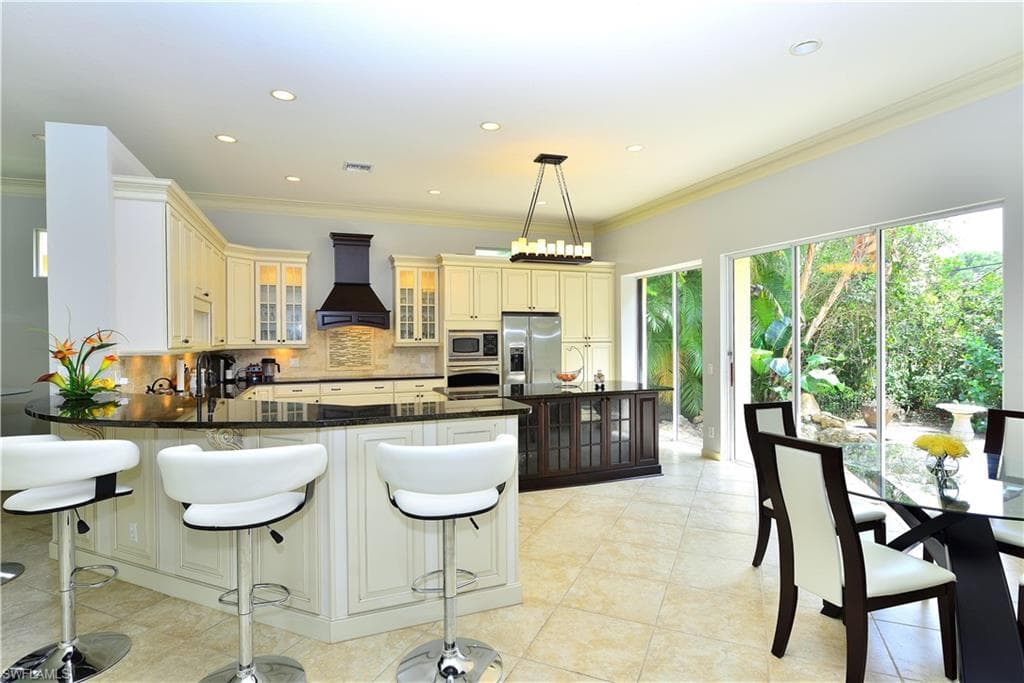 634 Soliel DR, NAPLES FL 34110-1