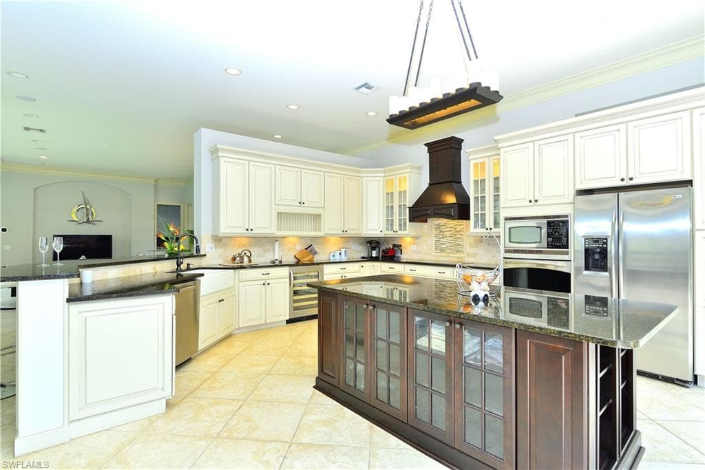 634 Soliel DR, NAPLES FL 34110-2