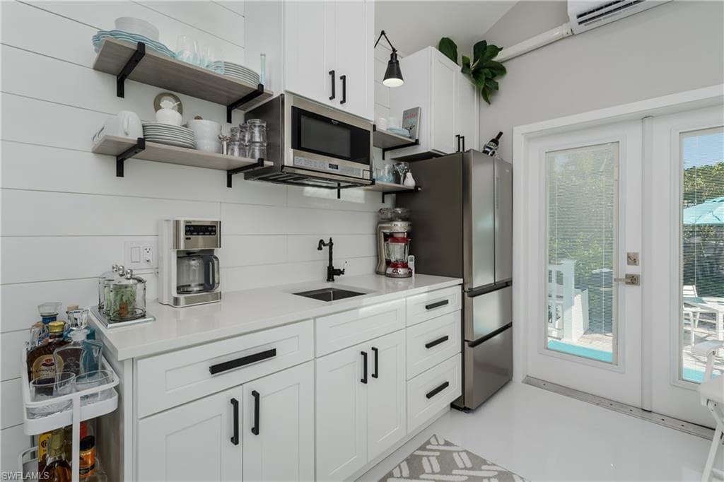 13598 Snapper LN, NAPLES FL 34114-27