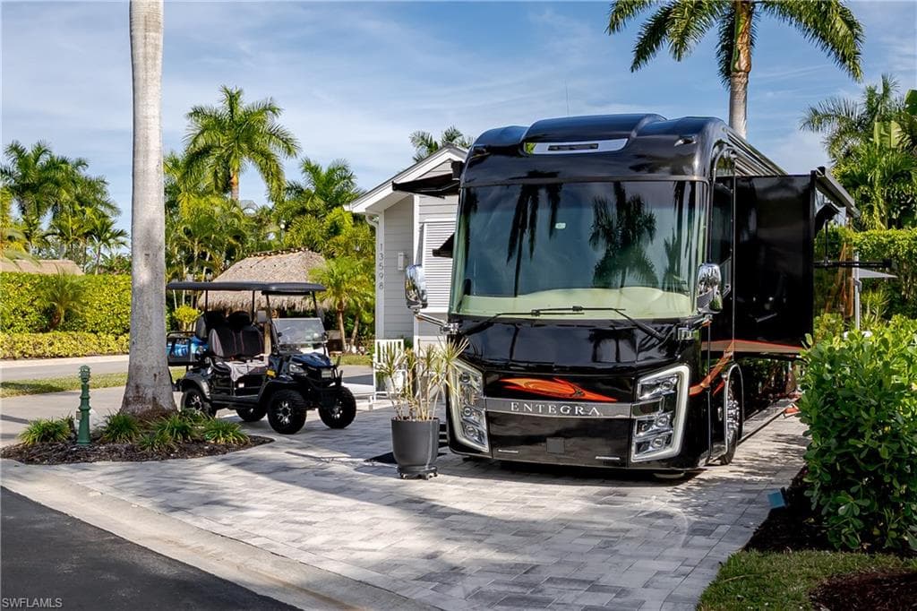 13598 Snapper LN, NAPLES FL 34114-33