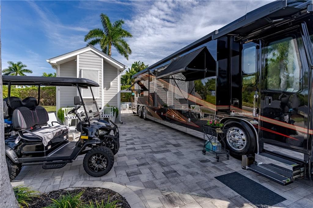 13598 Snapper LN, NAPLES FL 34114-36