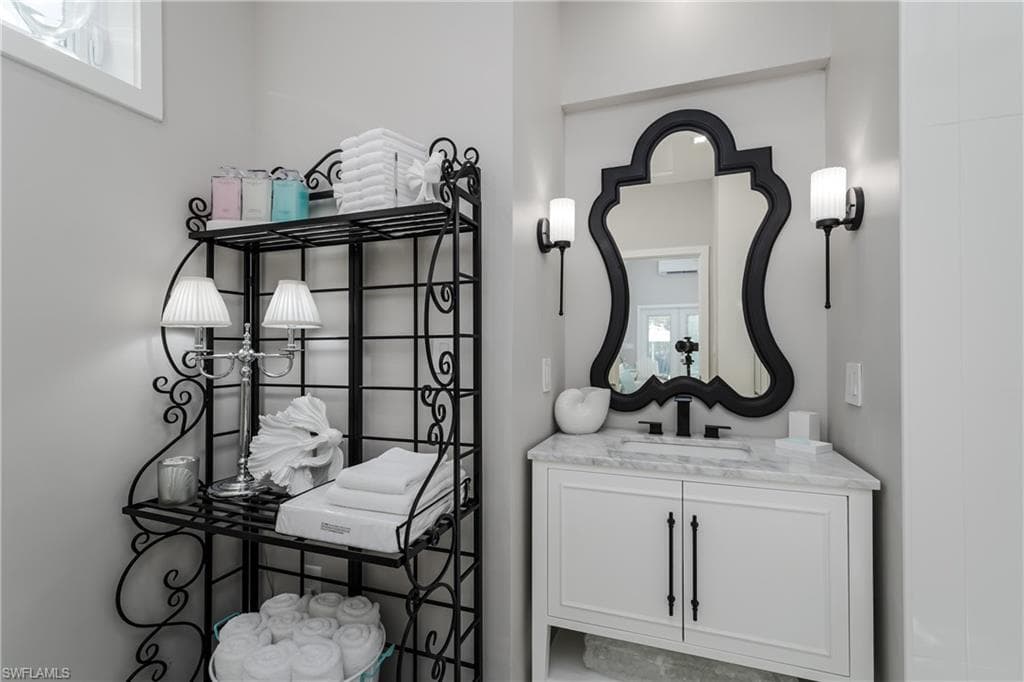 13598 Snapper LN, NAPLES FL 34114-28