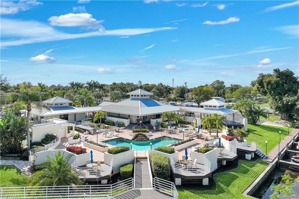 9214 Palm Island CIR, NORTH FORT MYERS FL 33903-21