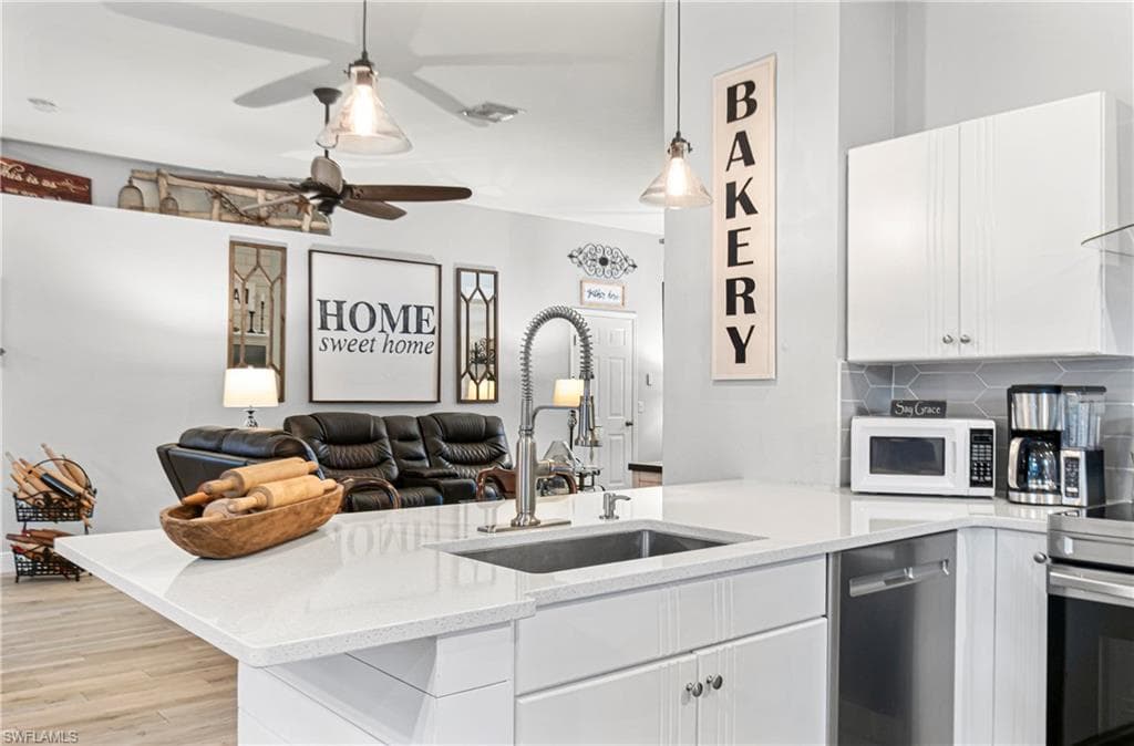 4656 Varsity CIR, LEHIGH ACRES FL 33971-15