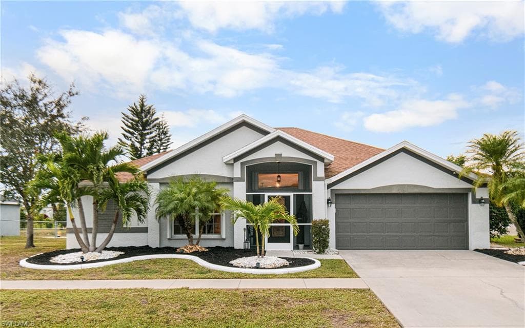 4656 Varsity CIR, LEHIGH ACRES FL 33971-2