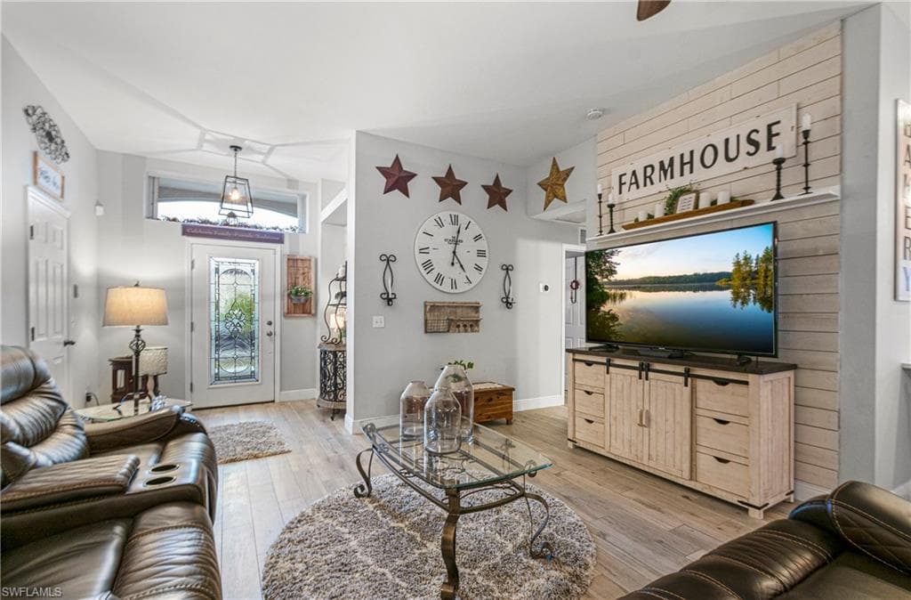 4656 Varsity CIR, LEHIGH ACRES FL 33971-8