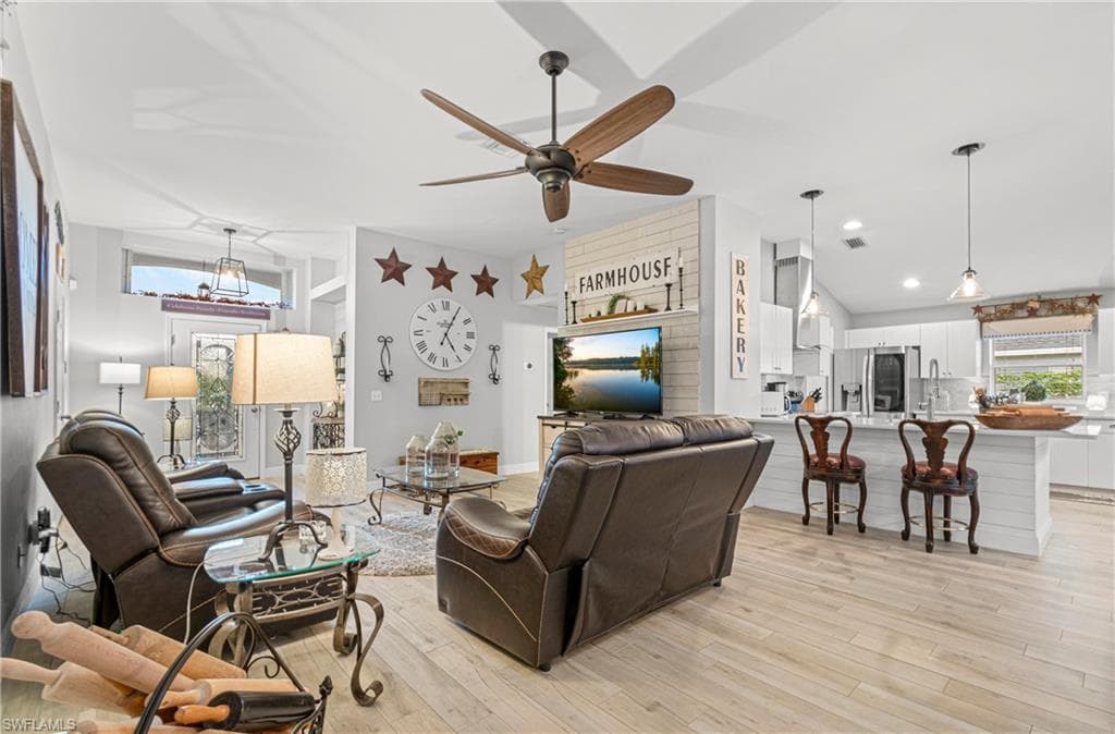 4656 Varsity CIR, LEHIGH ACRES FL 33971-7