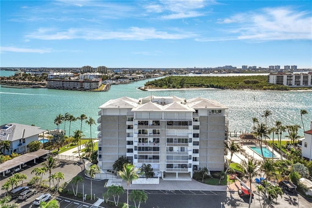 60 Pelican ST W # 401, NAPLES FL 34113-27