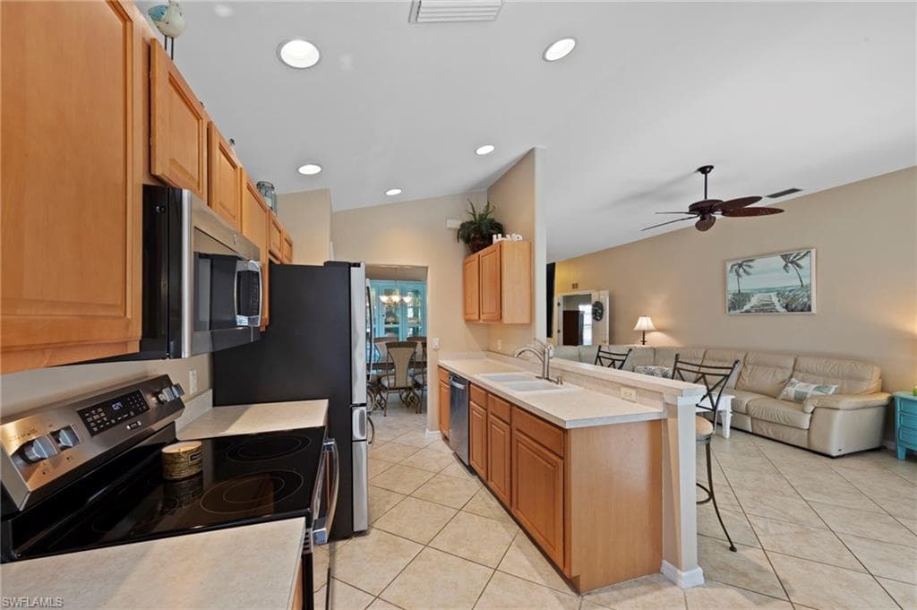 9913 Horse Creek RD, FORT MYERS FL 33913-26