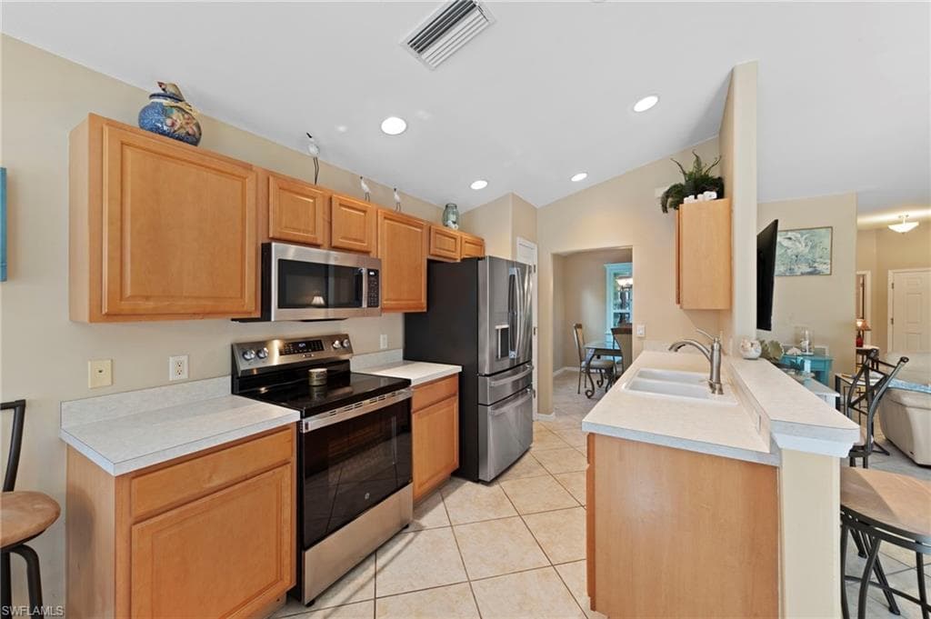 9913 Horse Creek RD, FORT MYERS FL 33913-25