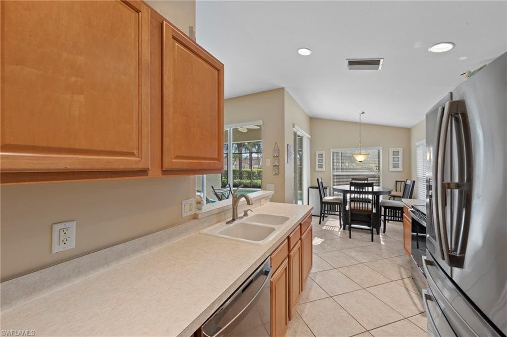 9913 Horse Creek RD, FORT MYERS FL 33913-27