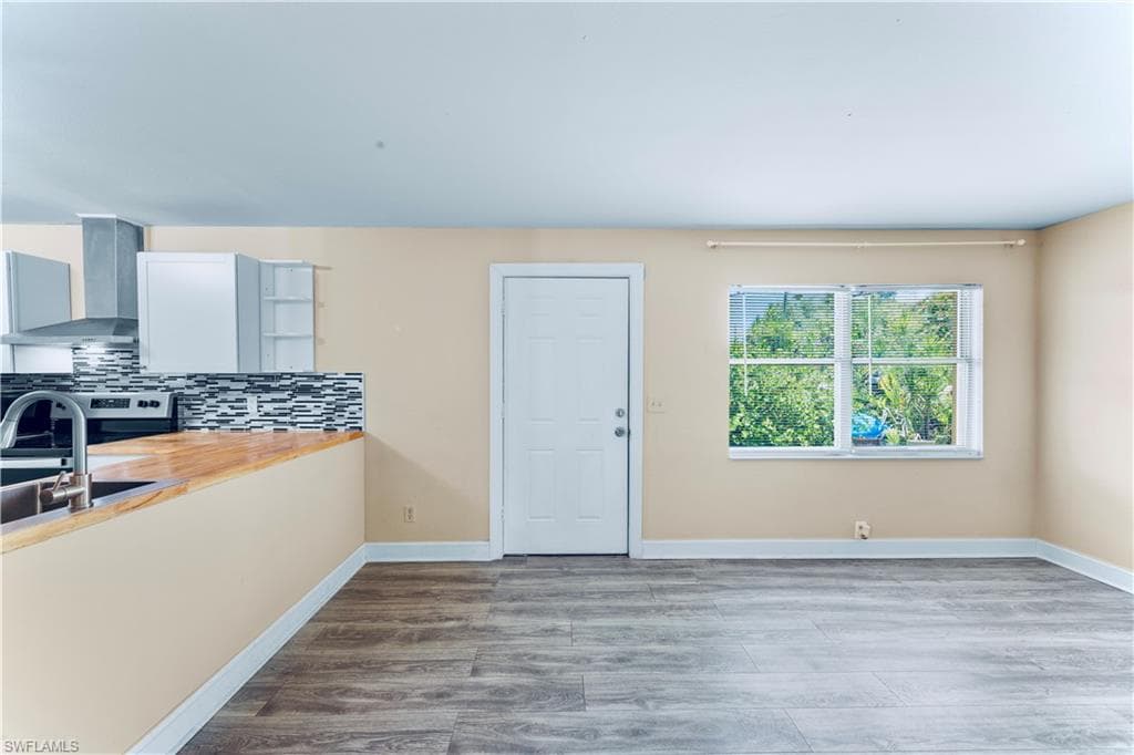 210 Charlotte AVE, FORT MYERS FL 33916-1