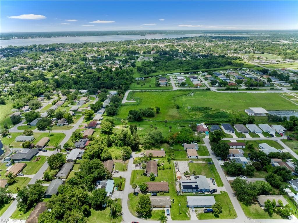 210 Charlotte AVE, FORT MYERS FL 33916-16