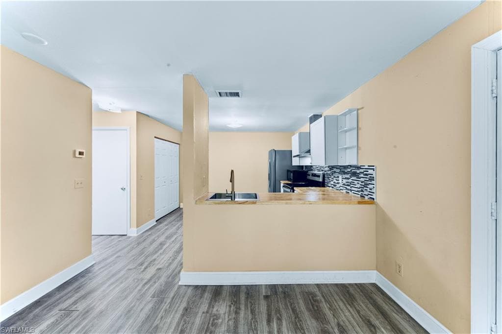 210 Charlotte AVE, FORT MYERS FL 33916-2