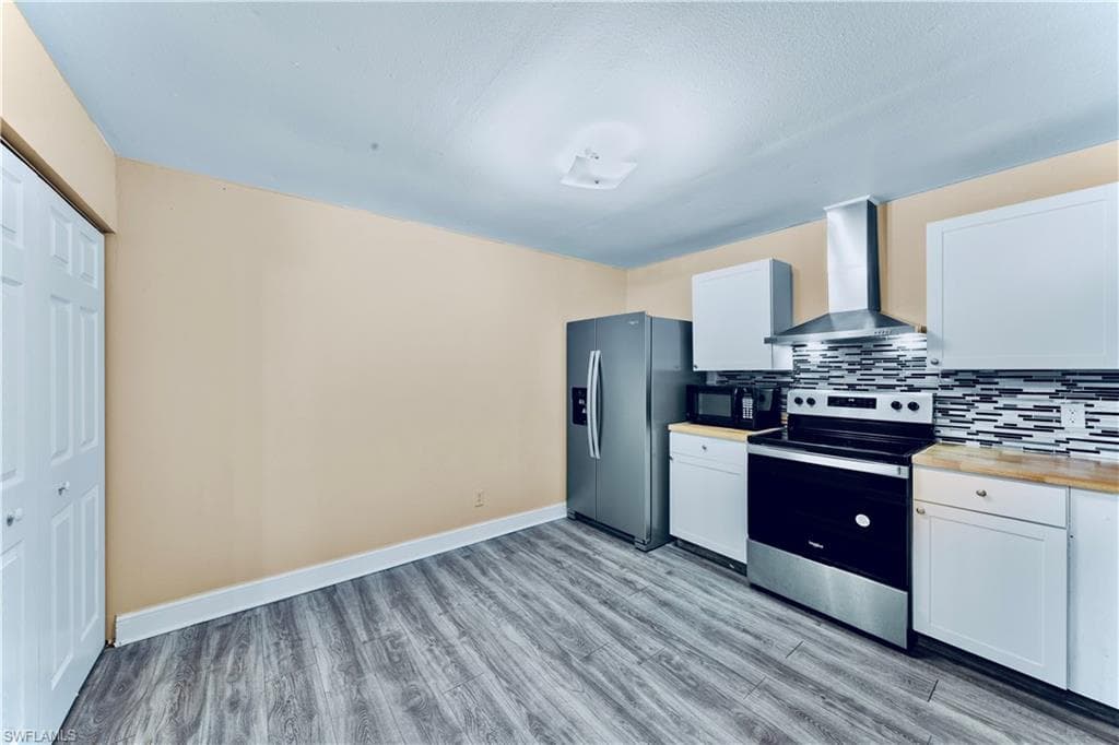 210 Charlotte AVE, FORT MYERS FL 33916-4
