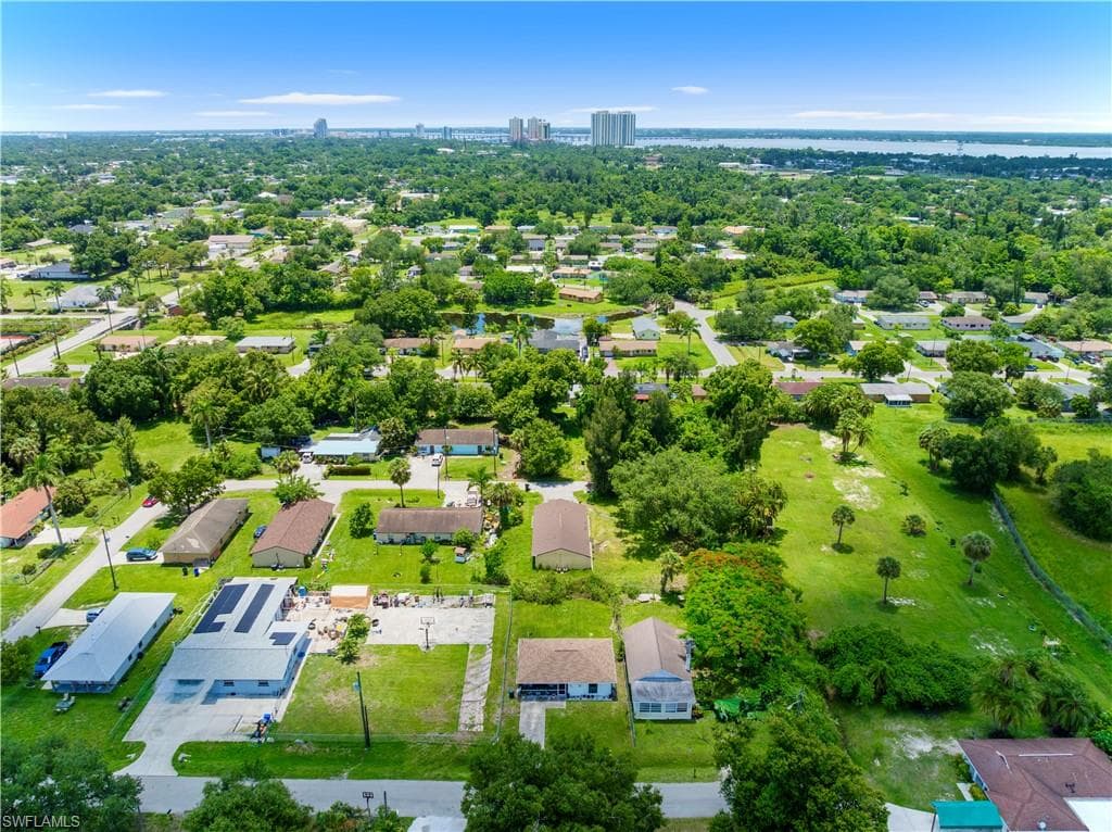 210 Charlotte AVE, FORT MYERS FL 33916-17