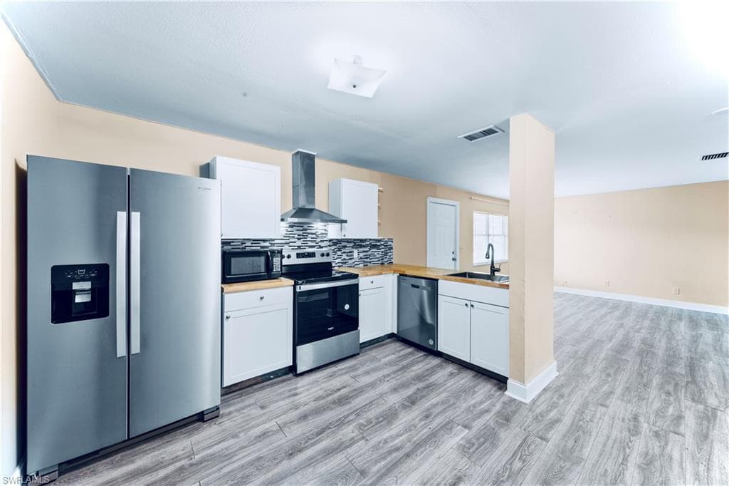210 Charlotte AVE, FORT MYERS FL 33916-3