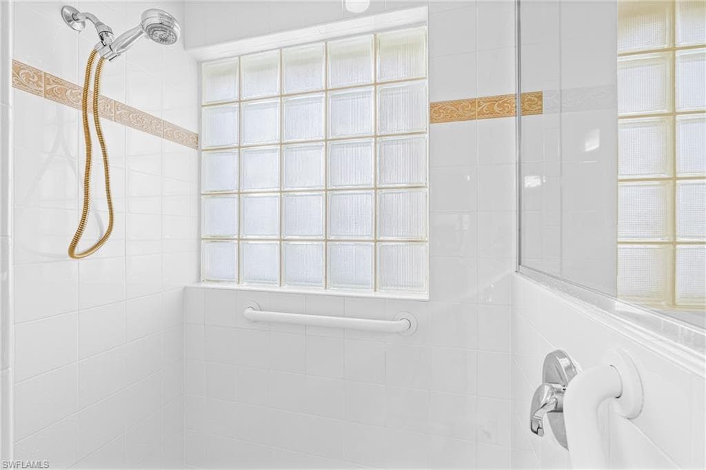 8949 Cascades Isle BLVD, ESTERO FL 33928-15