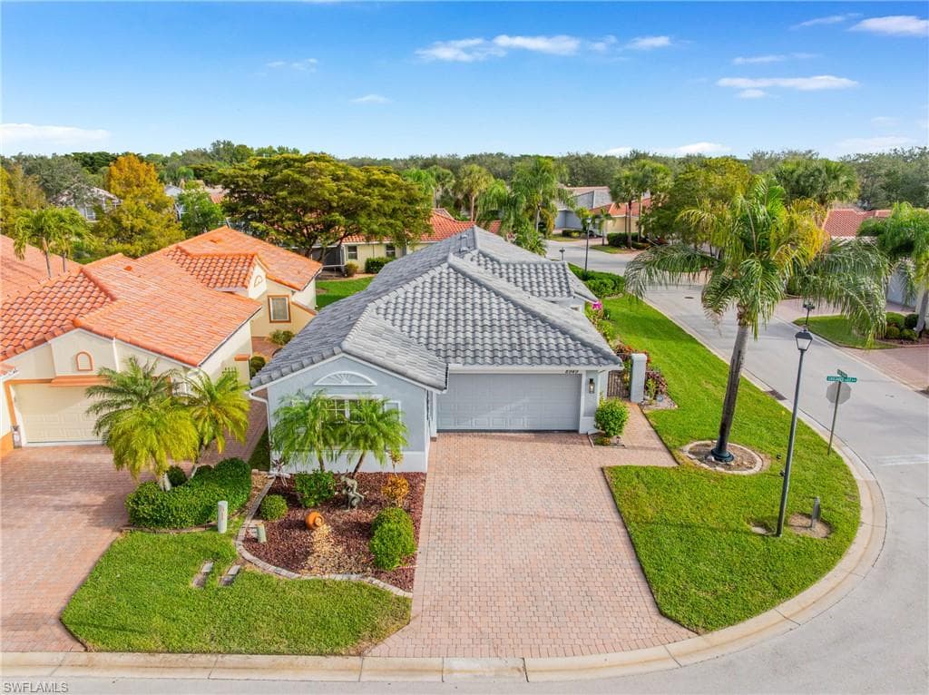 8949 Cascades Isle BLVD, ESTERO FL 33928-2