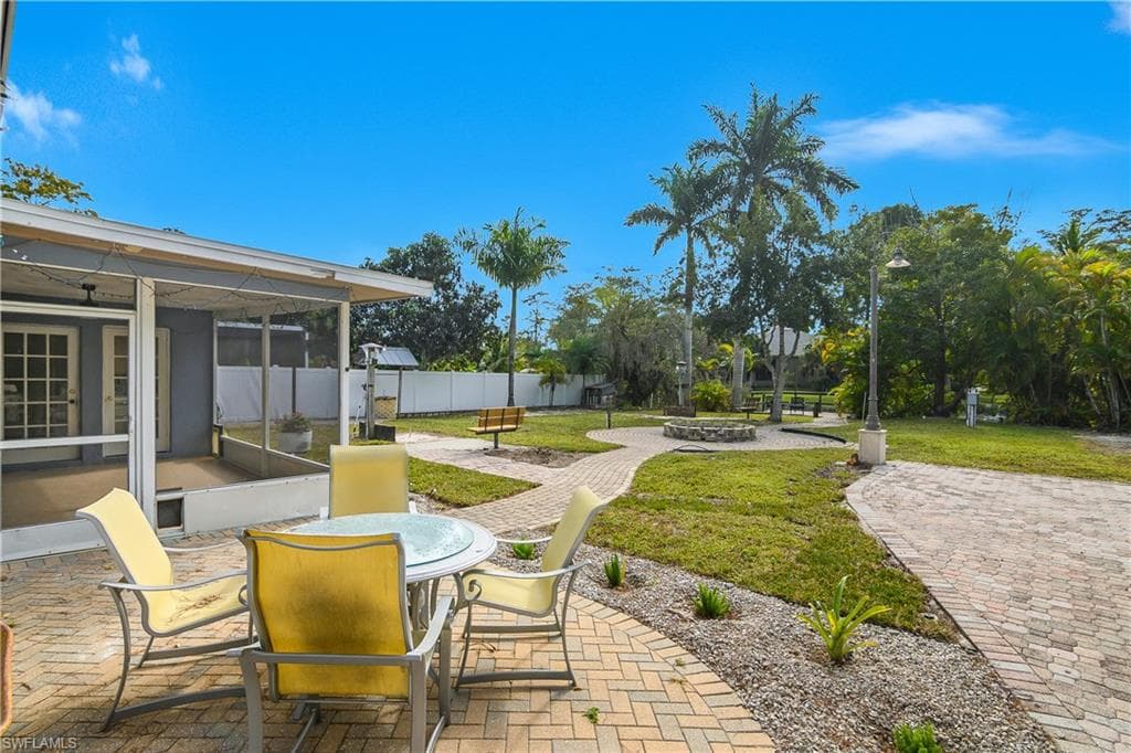 48 Republic DR, NAPLES FL 34112-27