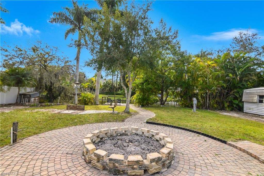 48 Republic DR, NAPLES FL 34112-3