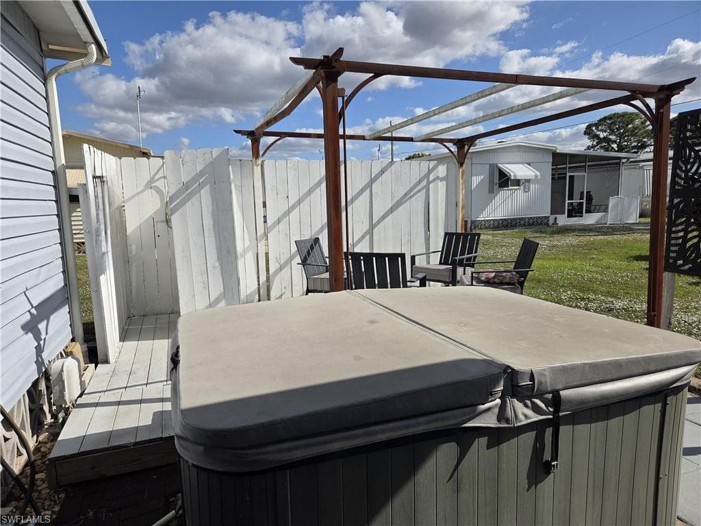 629 Vista DR, NORTH FORT MYERS FL 33917-24