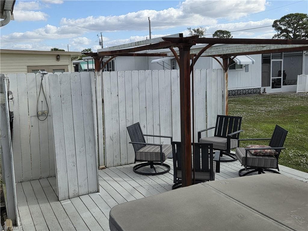 629 Vista DR, NORTH FORT MYERS FL 33917-22