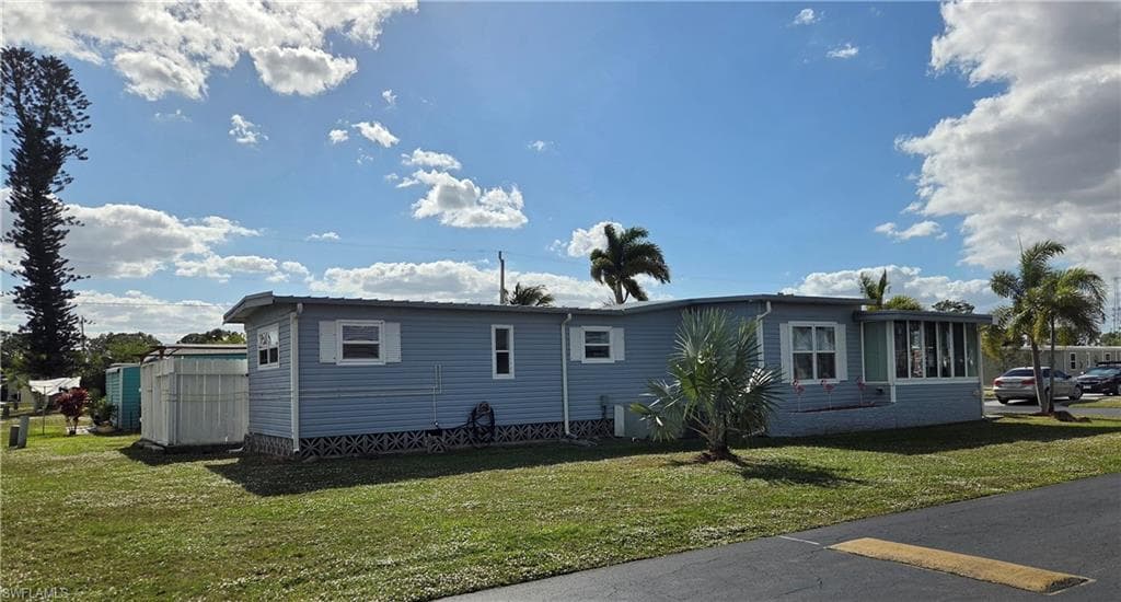 629 Vista DR, NORTH FORT MYERS FL 33917-27