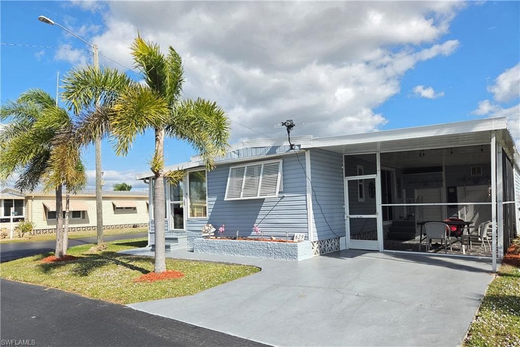 629 Vista DR, NORTH FORT MYERS FL 33917-3