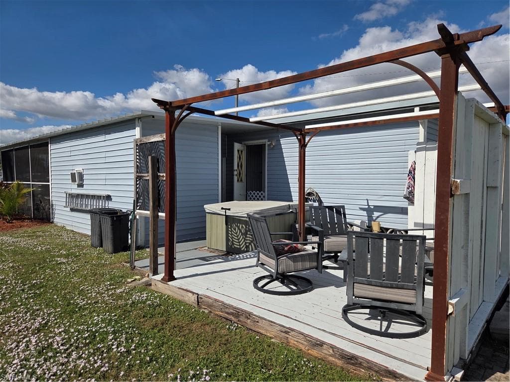 629 Vista DR, NORTH FORT MYERS FL 33917-23